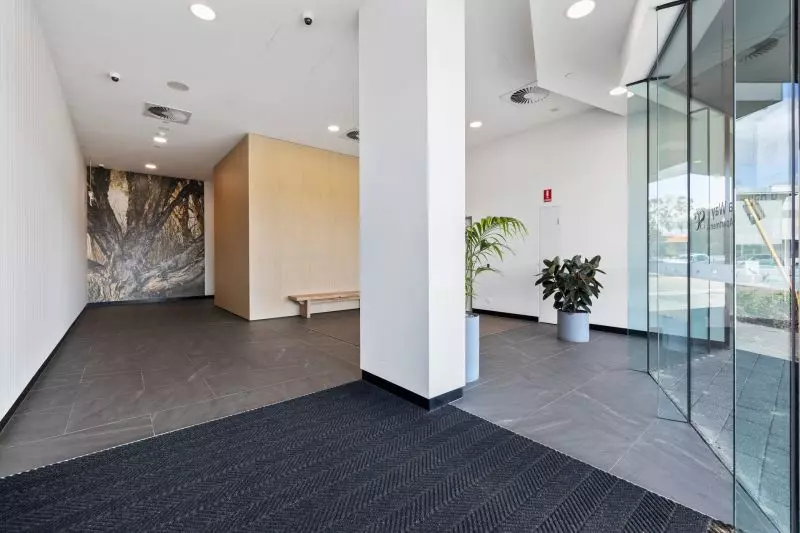 Great Location, Modern & Professional Lifestyle!