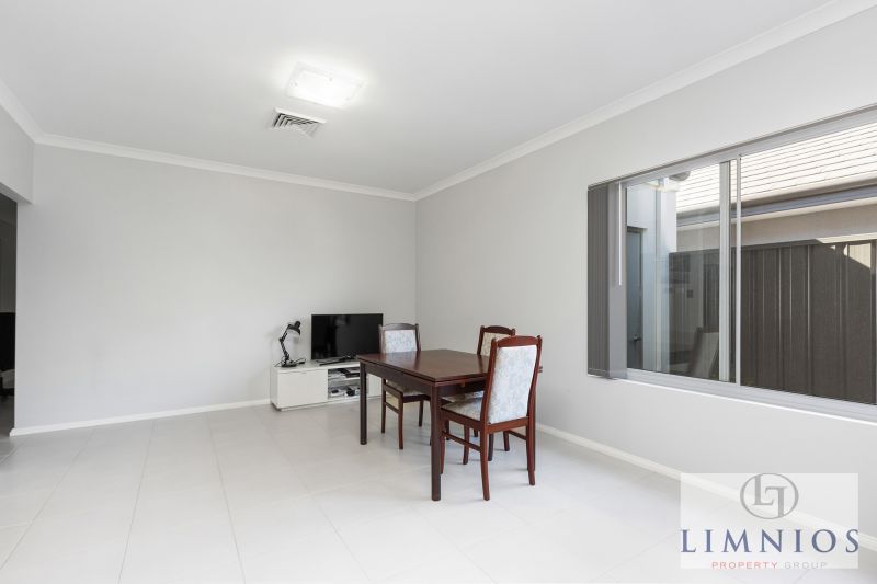 Street Front Stunner !