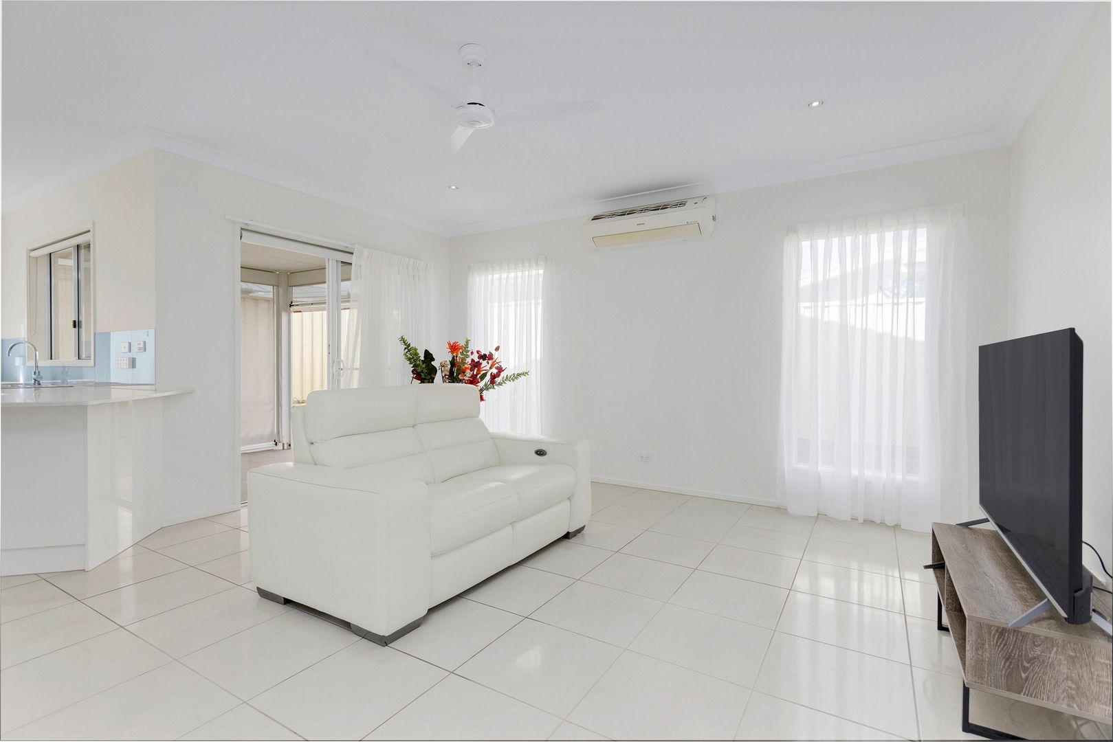 HOME 216 PALM LAKE RESORT TRUGANINA