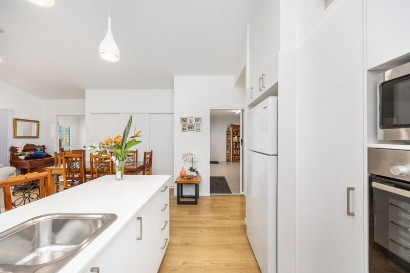 Modern Retreat with Private Alfresco Outlook