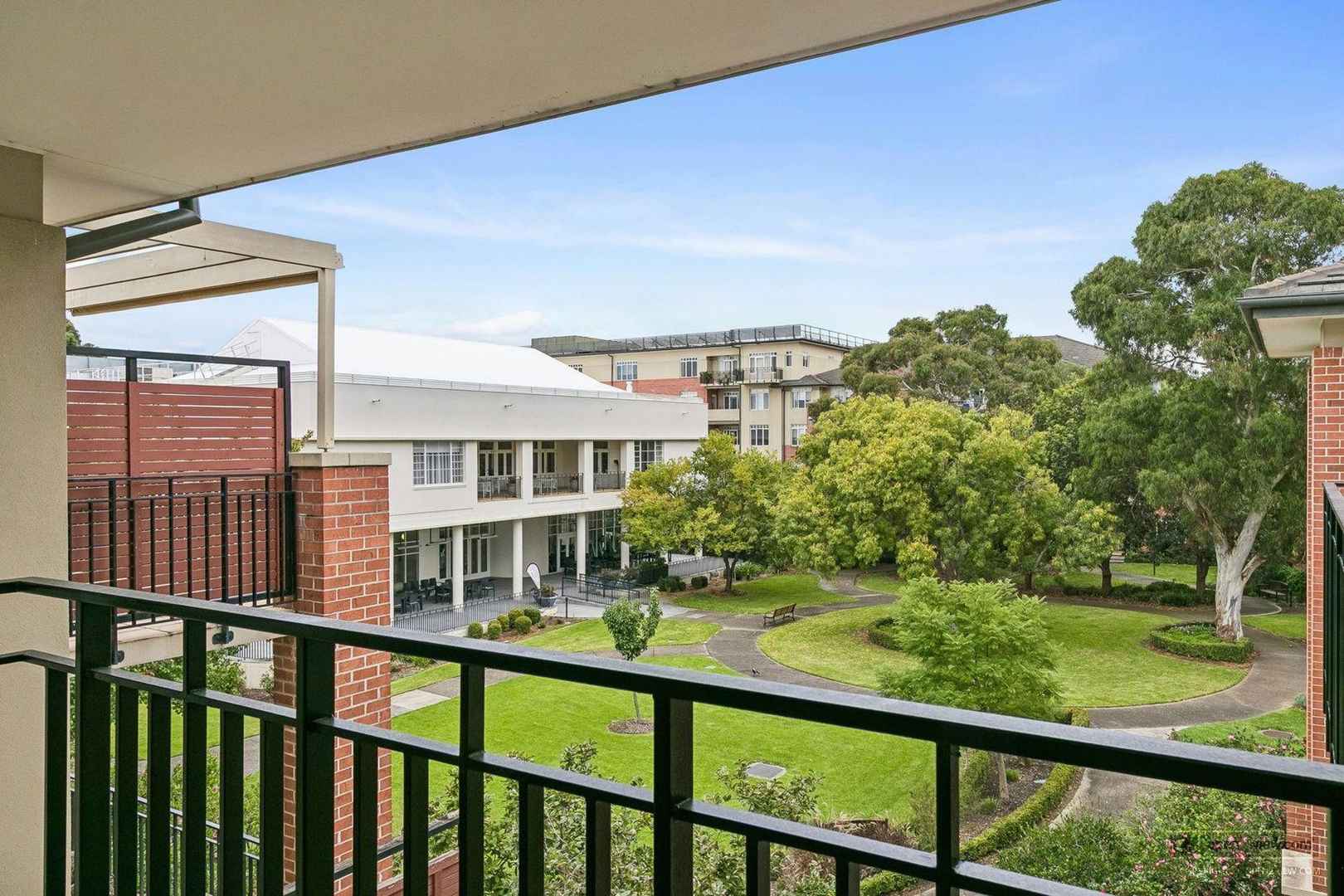 Bright, Stylish and Garden Views