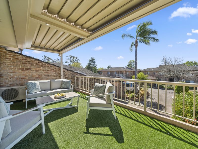 Light-filled apartment with large balcony