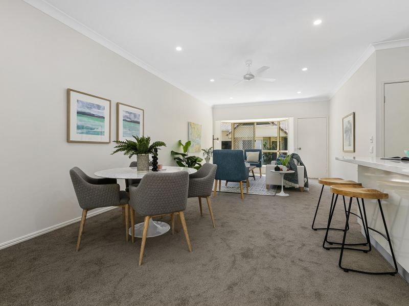 Spacious villa with lock up garage!