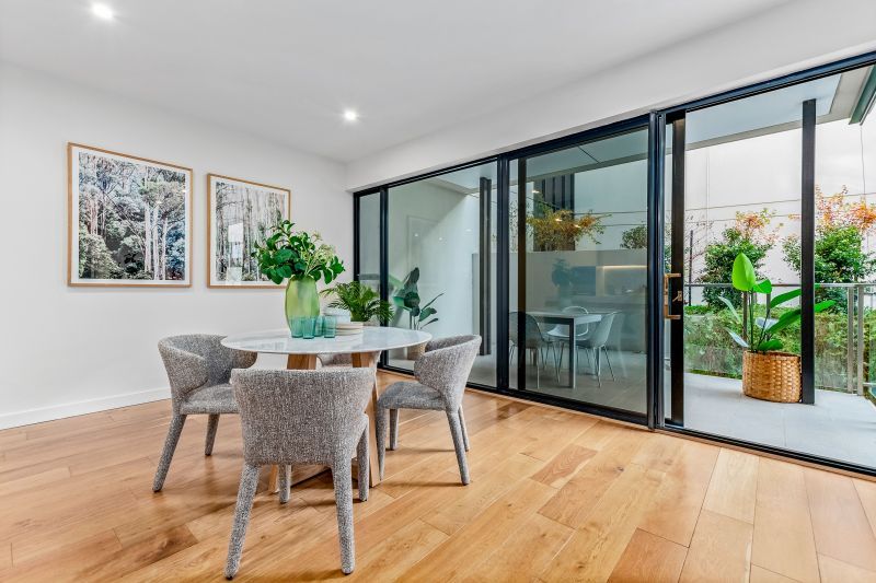 Spacious one-bedroom with tranquil courtyard garden views