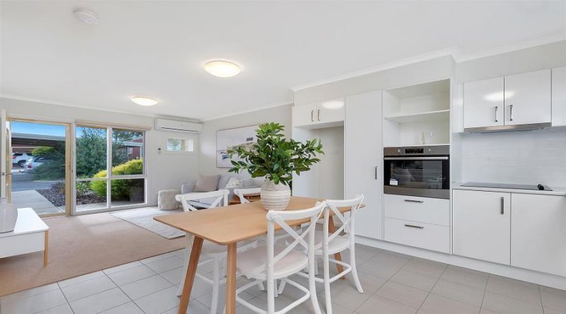 Retire in Ridgehaven - renovated one bedroom unit