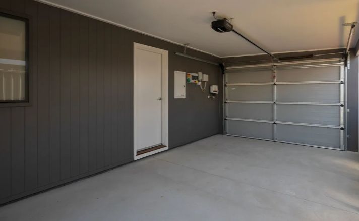 Modern 2 bed home with outdoor deck and private garden
