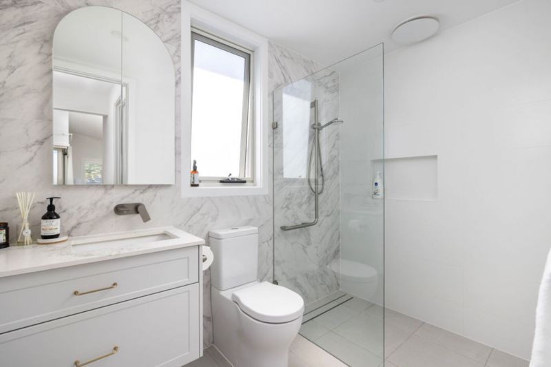 Enjoy Modern Elegance and Prime Corner Vantage