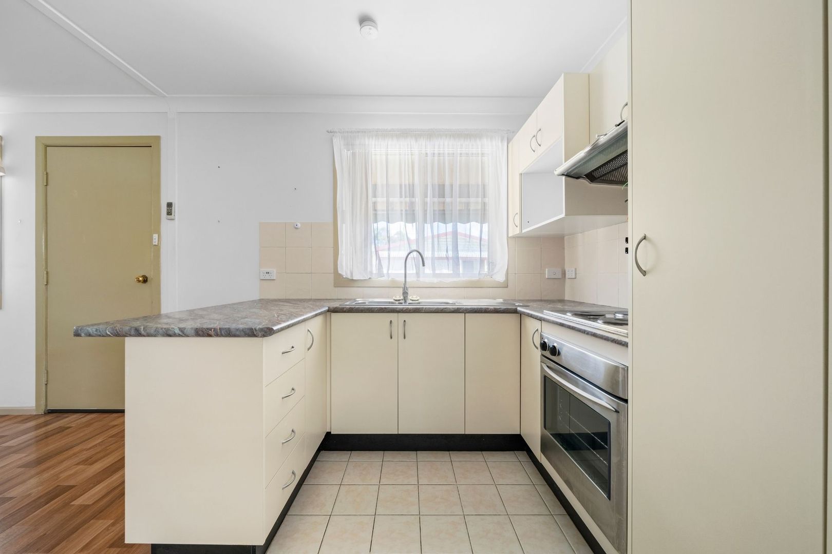 Charming 1-Bedroom Unit