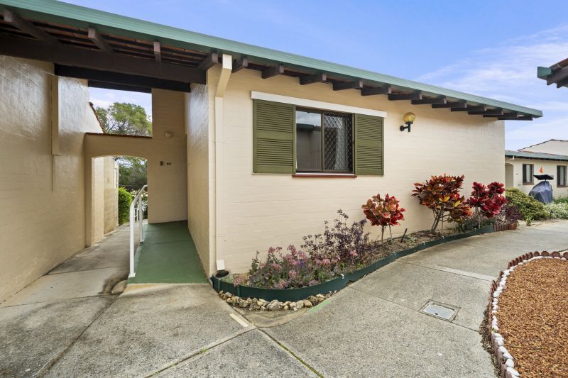 UNDER OFFER Relaxed Outdoor Living Space
