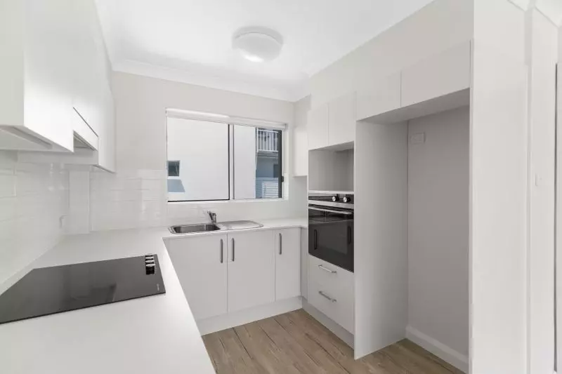 Beautifully renovated 1 bedroom unit with large open plan living/kitchen area