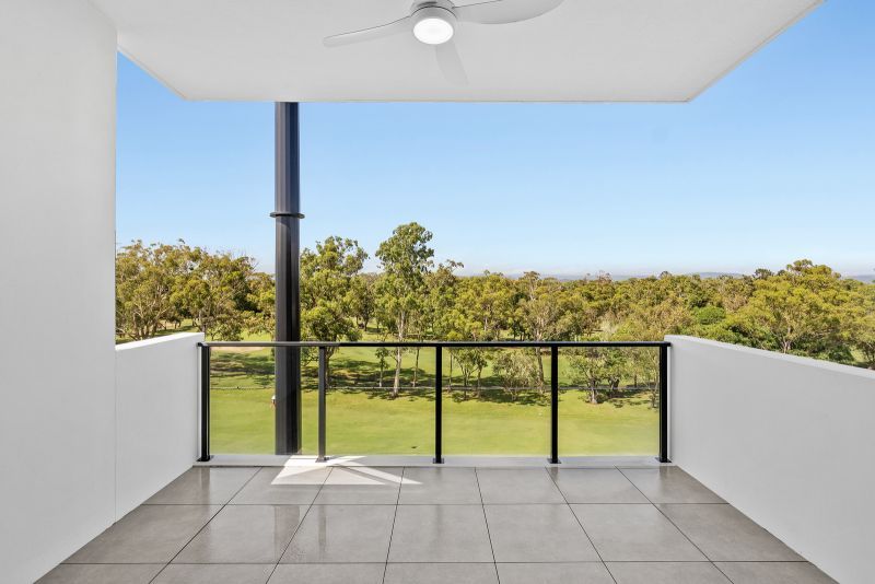 Corner north-facing apartment with spectacular Broadbeach Skyline views