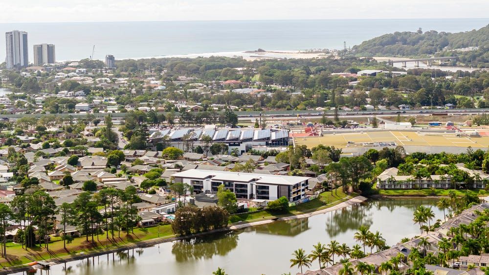 98/ 11 Araucaria Way, Pine Lake Village