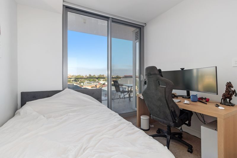 Stunning Views and Urban Lifestyle!!