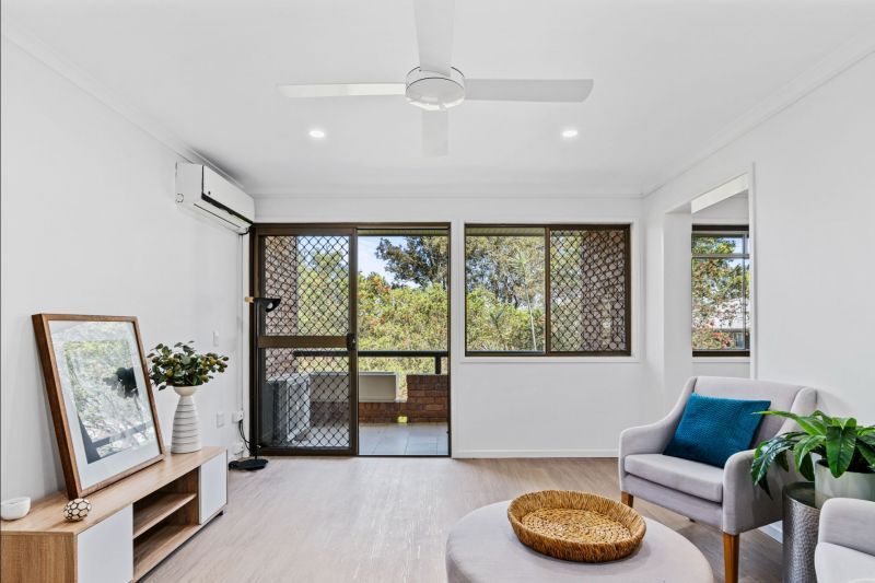 Serene top-floor one-bedroom apartment