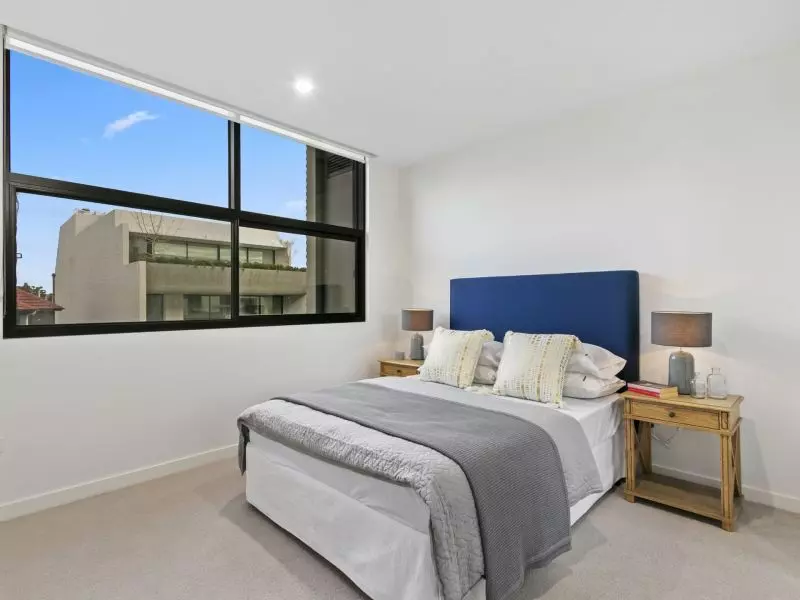 Bright, Airy Apartment with Balcony Views and Modern Finishes