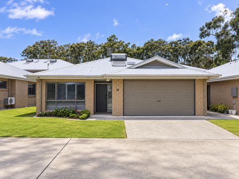 Beautifully Refreshed Freestanding Villa – Ready to Move In!