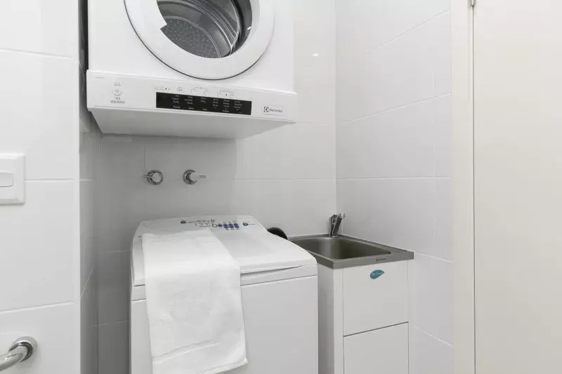 Beautiful 1 bedroom apartment overlooking bowling green and surrounds