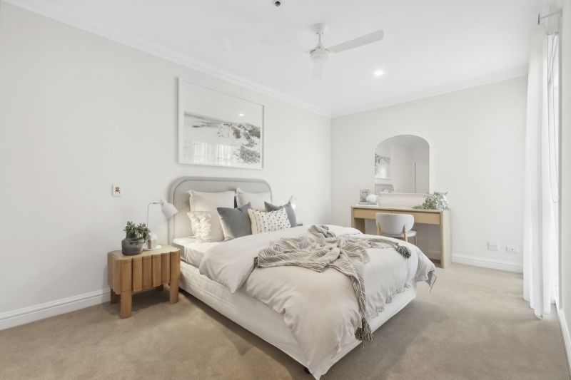 Large 2-bedroom, 2-bathroom ground-floor apartment