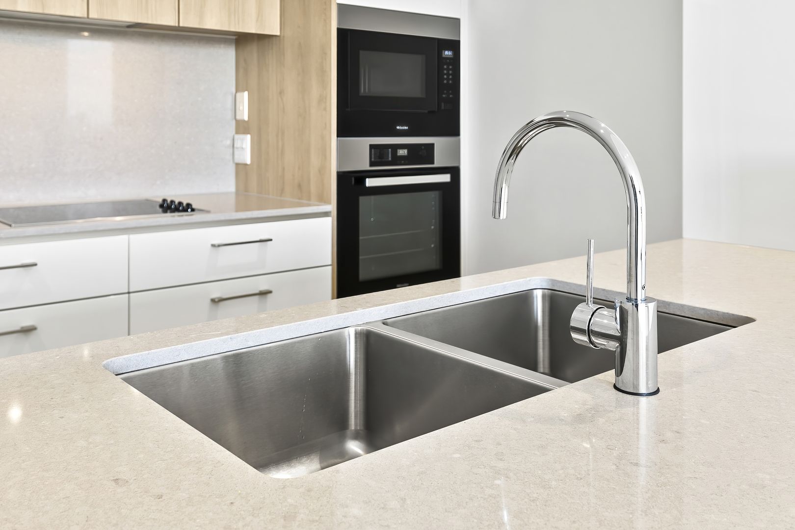 Luxury two-bedroom, two-bathroom apartment with direct Ascot racecourse views!