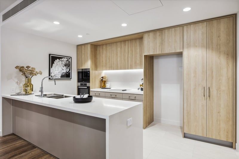 City Views and Spacious Design in Exclusive Apartment