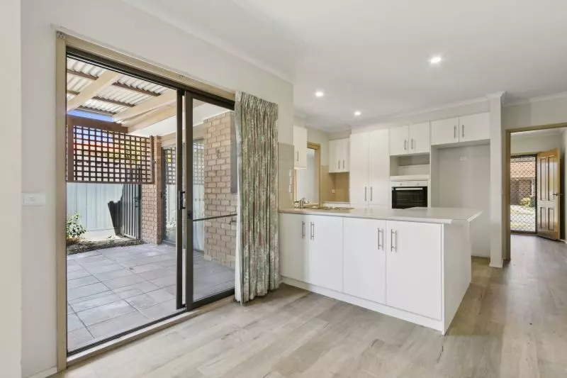 Free-standing two-bedroom villa with a study in a quiet court
