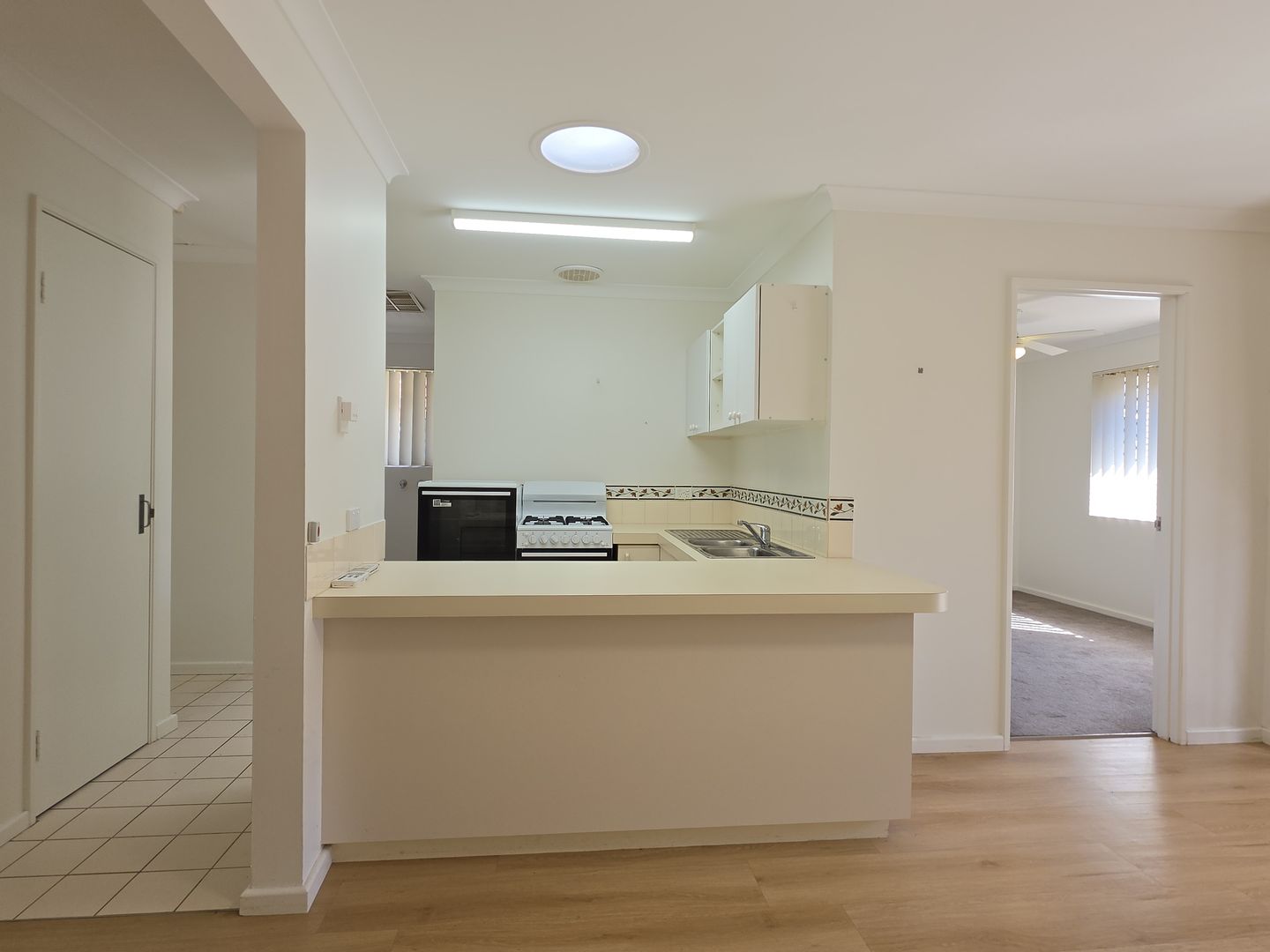Welcoming two bedroom Vila - Perfect location in Bentley (refurbished before settlement)