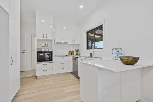 Light and spacious two-bedroom villa close to amenities