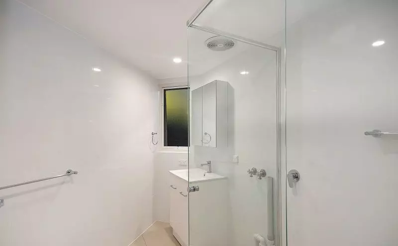 Spacious ground floor 2 bedroom unit