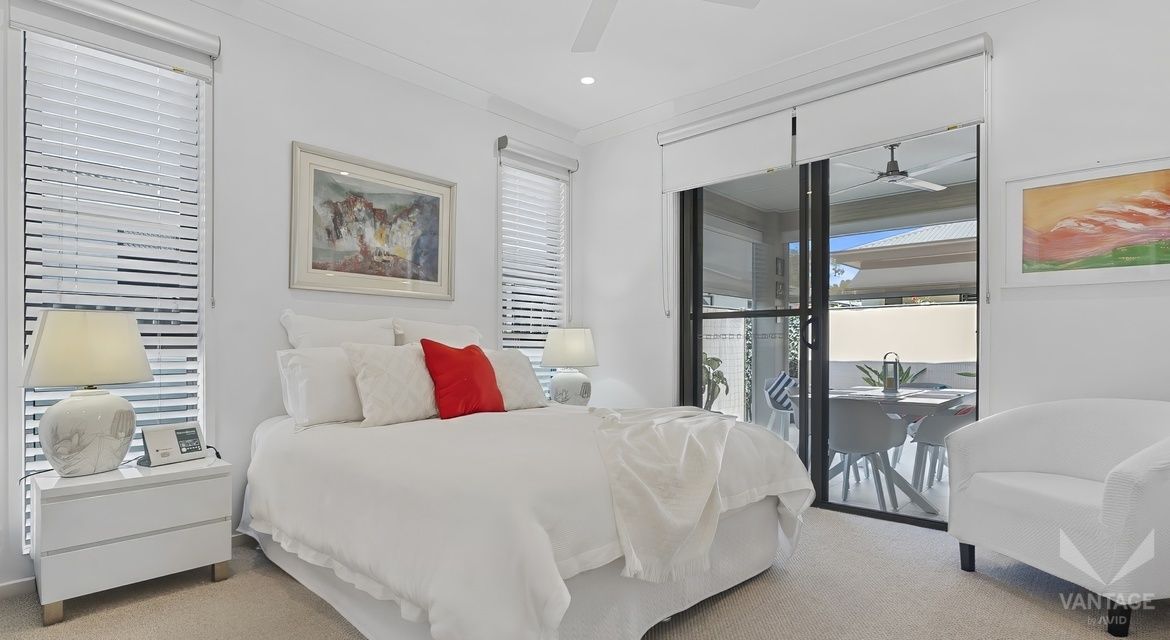 Immaculate 2 bed + study on corner lot