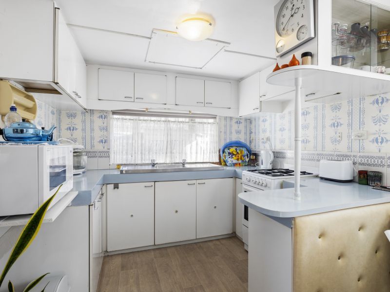 Priced to Sell - Spacious 2 Bedroom Residence – just a short stroll to beach, river & lagoon!