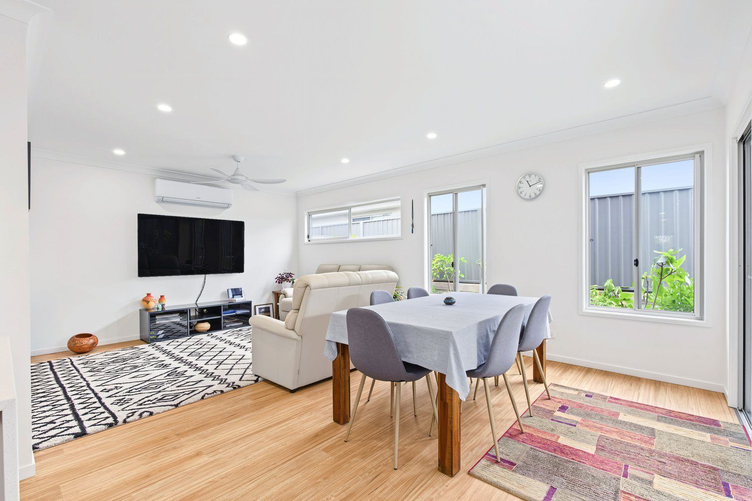 Modern Style, Prime Position