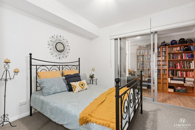 Oversize apartment with park views!