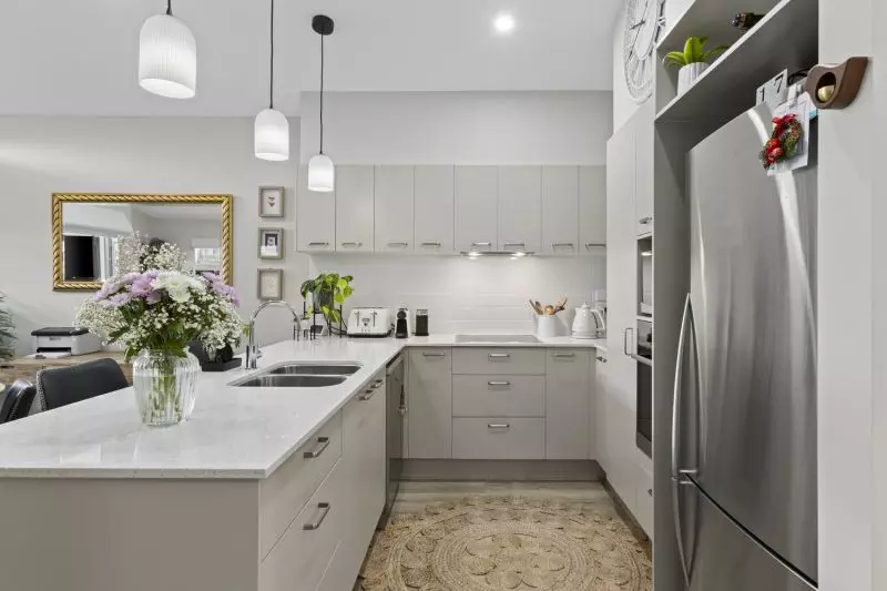 Light-Filled Design Meets Effortless Style