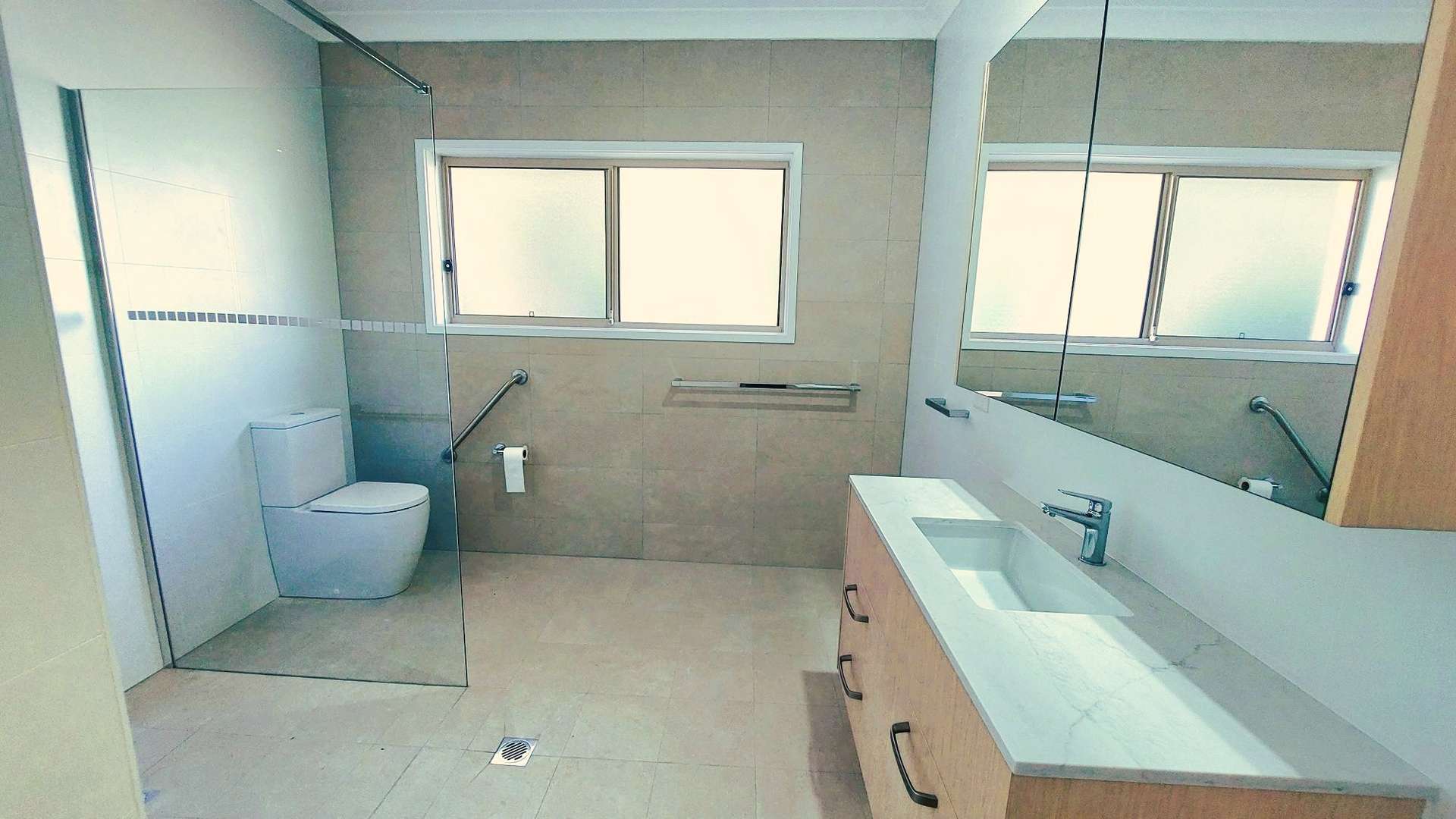 Spacious, contemporary 2 bedrooms + study Home 96 – Sirocco II