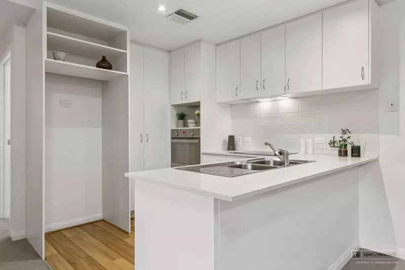 Bright, Stylish and Garden Views