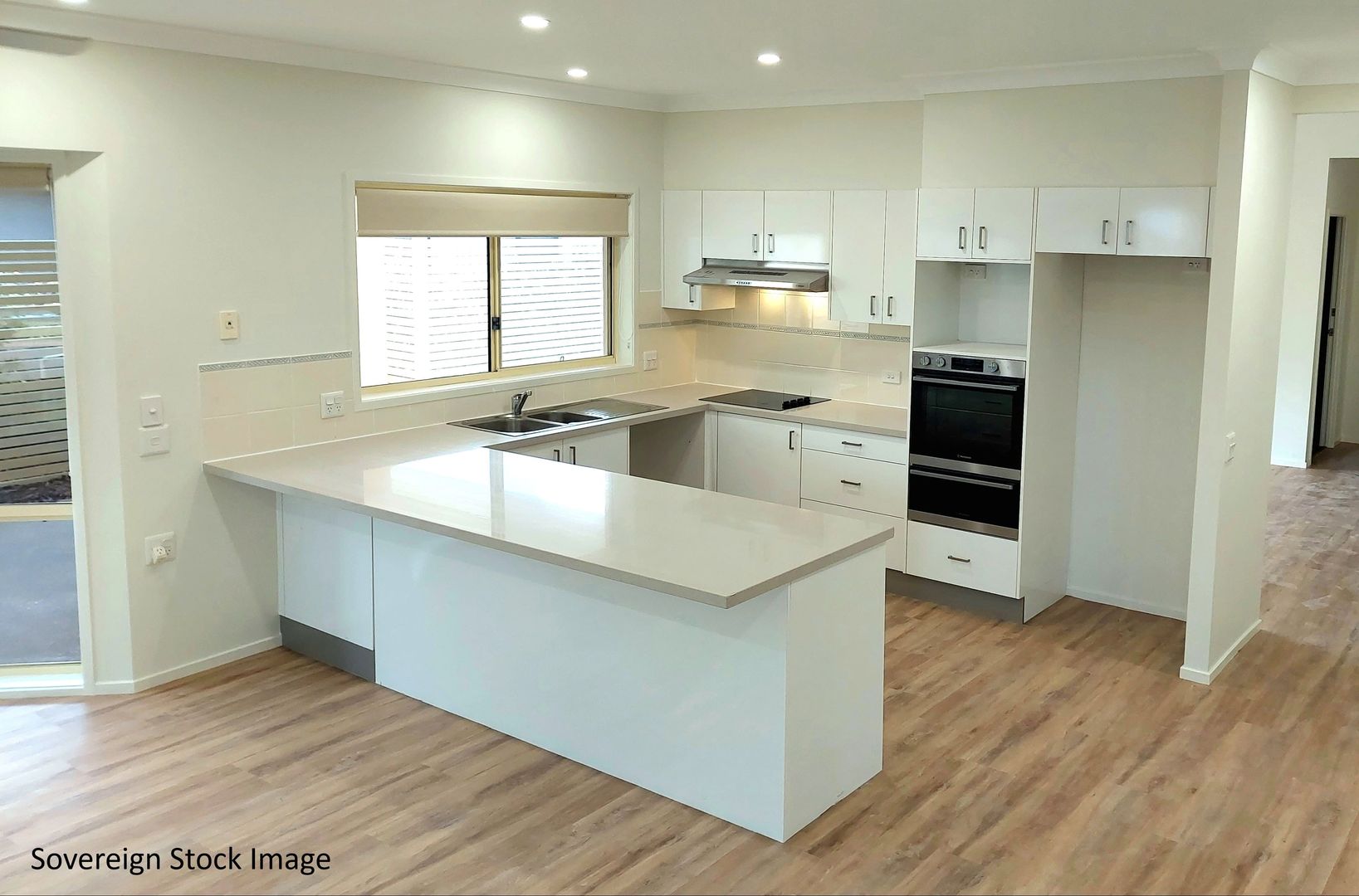 Spacious Light-filled 3 Bedroom Home with Double Garage - Home 24 Sovereign