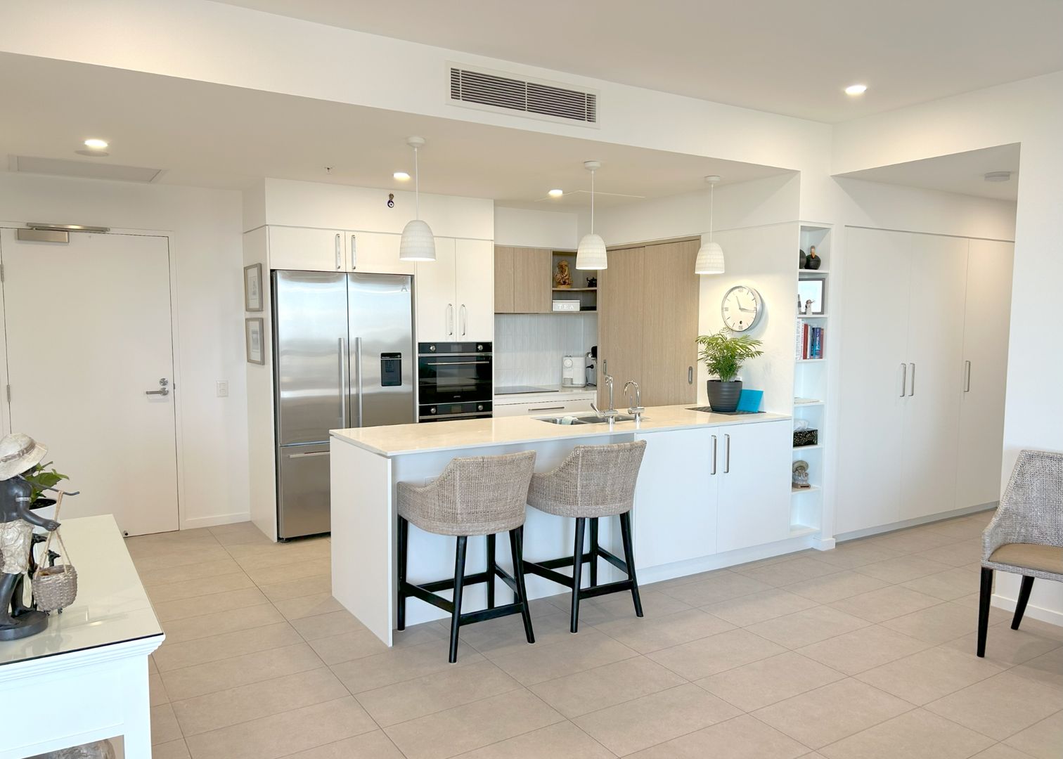 Spacious penthouse apartment in a premium beachside location