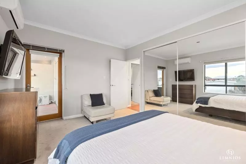 Top Floor with City Vistas!