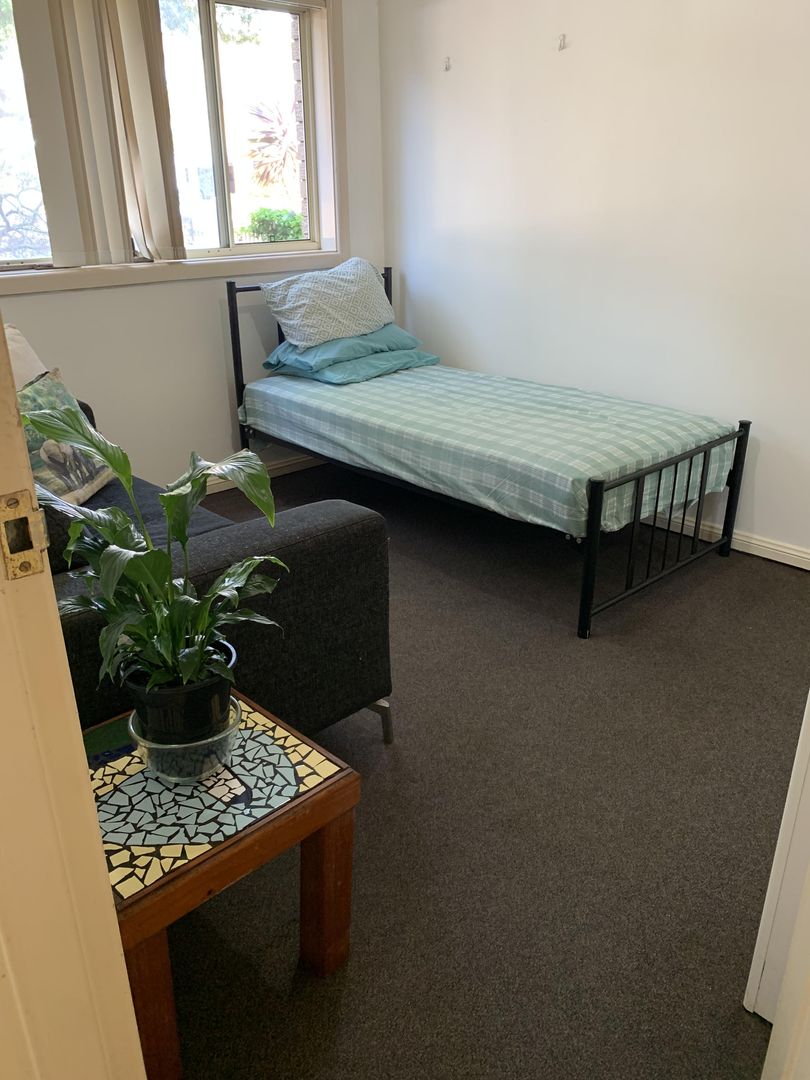 Room Available for a Senior Flatmate 