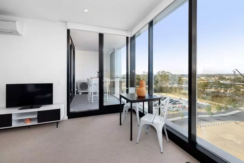 Modern Design, Location and Professional Lifestyle!