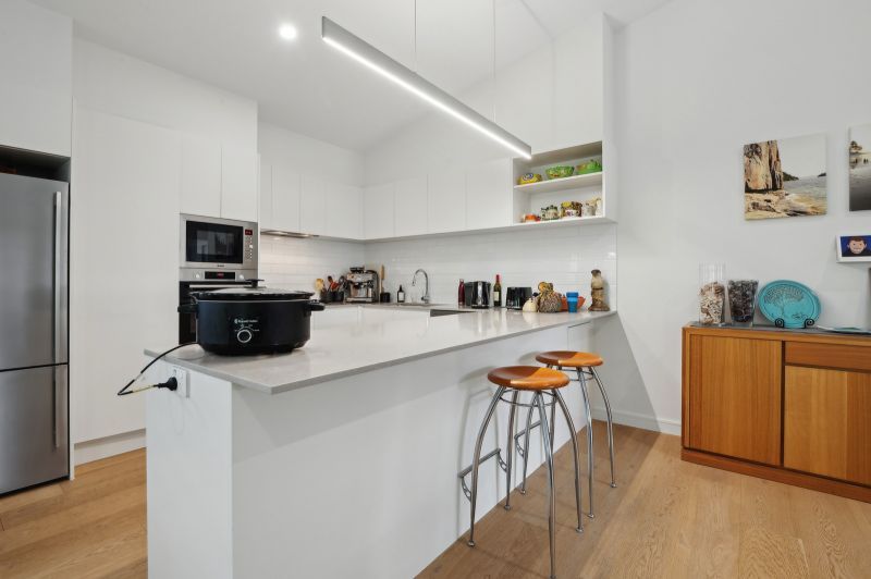 Stylish Living with Lovely Green Surrounds