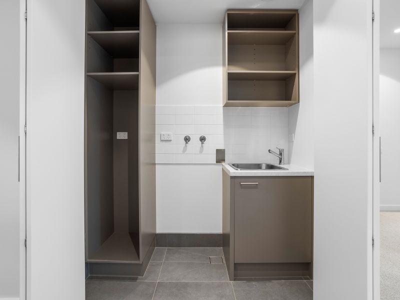 DEPOSIT TAKEN - Light-filled ground floor apartment with lagoon views!