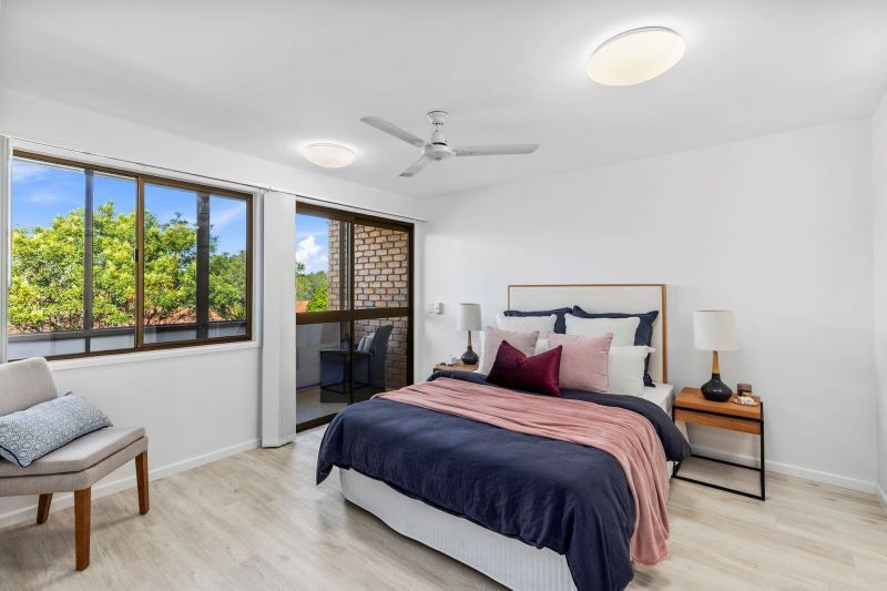 Charming one-bedroom apartment with lush green outlook