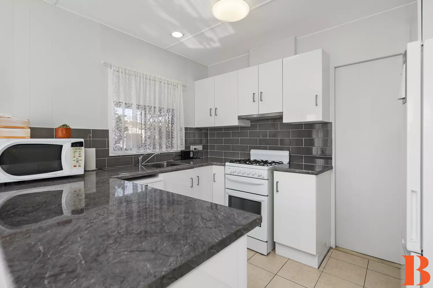 UNDER CONTRACT/DEPOSIT TAKEN - Full Length Veranda - Sunny, Northerly aspect 