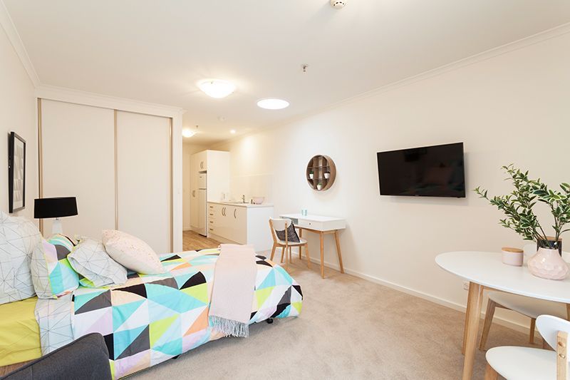 Multiple financial purchase options on this refurbished serviced apartment