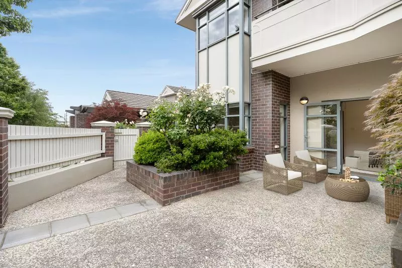 Ground-floor two-bedroom apartment