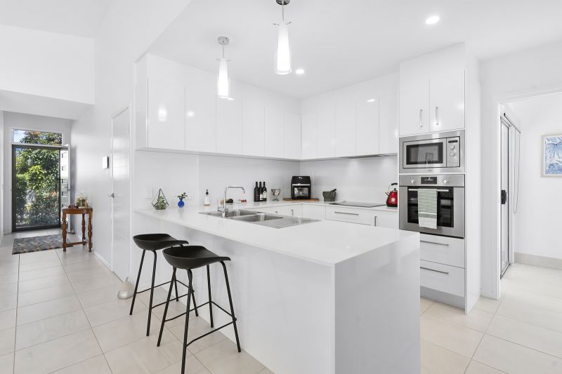 Stunning Three-Bedroom Residence- Full of Natural Light and Modern Inclusions!