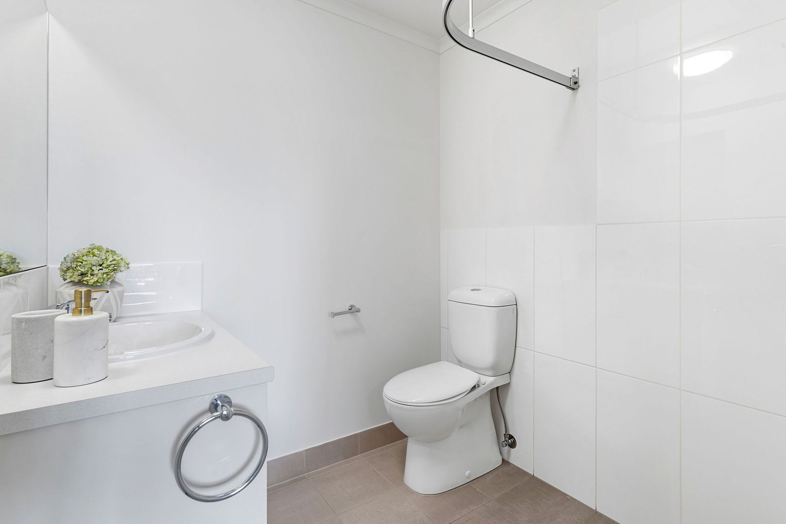 Cosy Serviced Apartment with great support, in lovely community