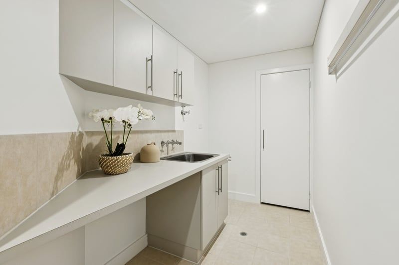 Stylish Space, Sunlit Private Balcony
