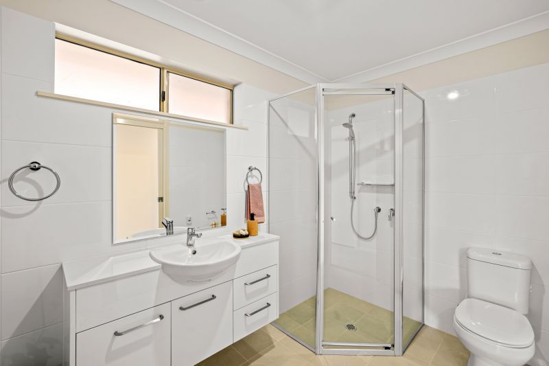 Spacious home just steps away from village amenities and Erina Fair